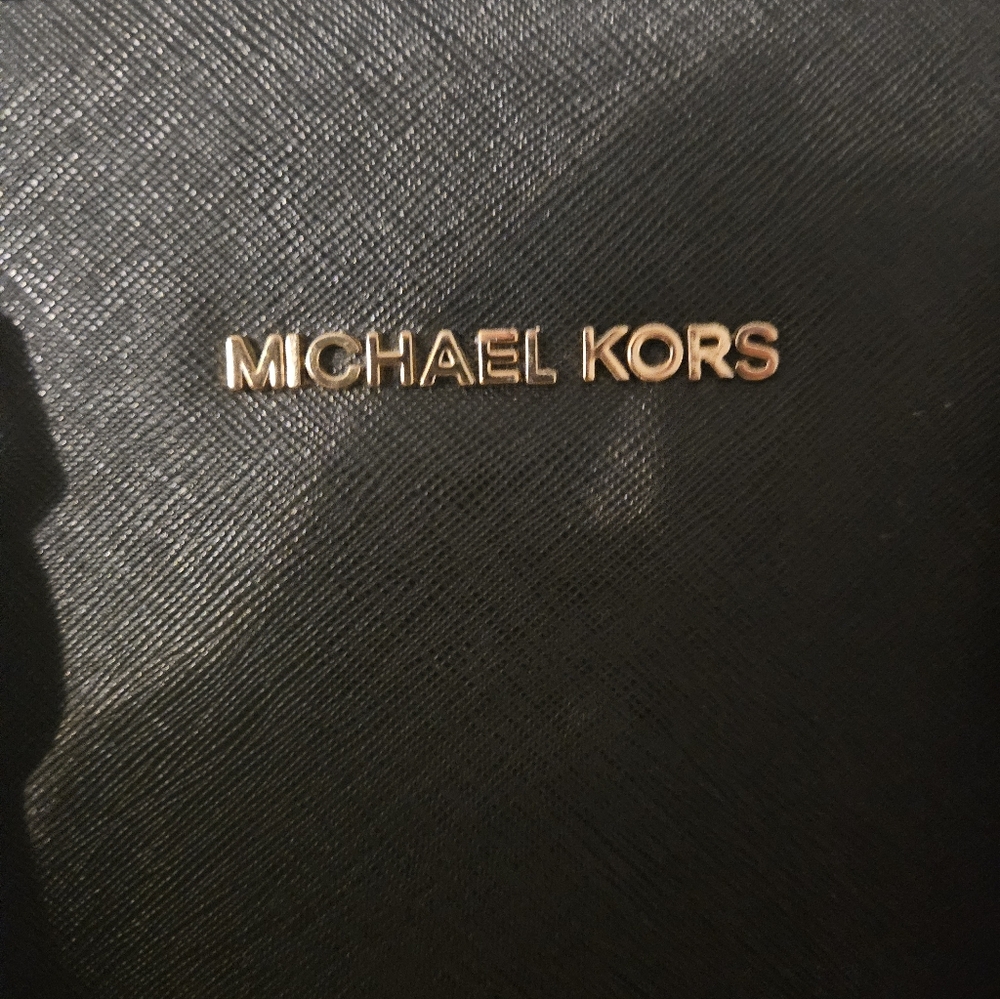 Michael Kors Black Selma Medium Saffiano Leather Purse 🖤 - Picture 5 of 10